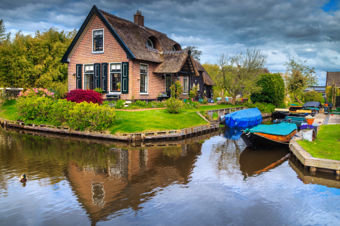 Fantastic dutch village with water canal and boats, Giethoorn, Netherlands